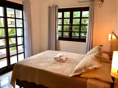 Uma cama ou camas num quarto em Solar das Flores apto 06