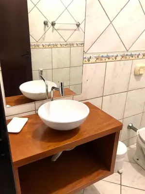 Uma casa de banho em Solar das Flores apto 06