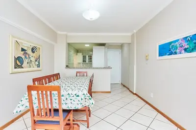 A planta de 187 Apartamento 50m da Praia. Bela vista ao mar. Em Avenida principal de Bombinhas.