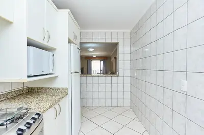A planta de 187 Apartamento 50m da Praia. Bela vista ao mar. Em Avenida principal de Bombinhas.