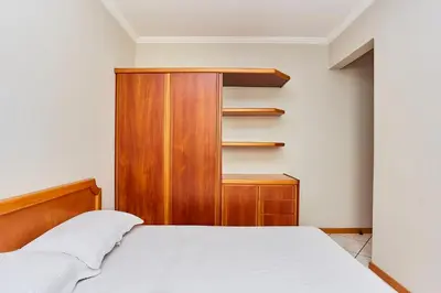 A planta de 187 Apartamento 50m da Praia. Bela vista ao mar. Em Avenida principal de Bombinhas.