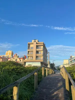 O edifício onde o apartamento está situado
