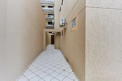 A planta de 1107 Apto Econômico y confortável sobre Avenida Principal de Bombinhas.