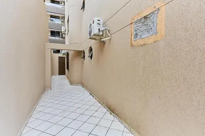 A planta de 1107 Apto Econômico y confortável sobre Avenida Principal de Bombinhas.