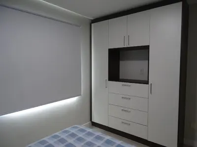 Uma cama ou camas num quarto em Bombinhas - apto praia de Bombas