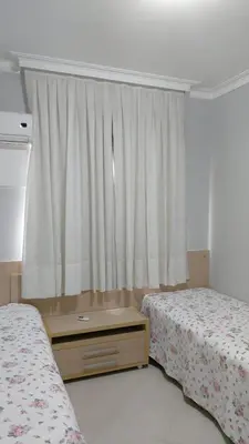 Uma cama ou camas num quarto em Apartamento em Meia Praia - Quadra Mar 3 Dormitórios 2 Suites