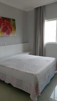 Uma cama ou camas num quarto em Apartamento em Meia Praia - Quadra Mar 3 Dormitórios 2 Suites