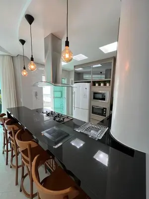 A cozinha ou kitchenette de Apartamento em Meia Praia - Quadra Mar 3 Dormitórios 2 Suites