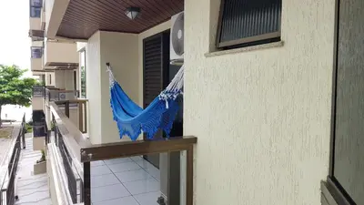 Uma varanda ou terraço em Apto em prédio frente ao mar, Meia Praia Itapema, linda vista, 3 dormitórios