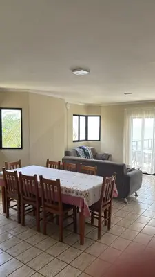 Uma área de estar em Cobertura Frente Mar