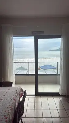 Uma cama ou camas num quarto em Apto Frente Mar