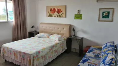 Uma cama ou camas num quarto em PRAIA 4 ILHAS Apartamento 1 Quarto a 50M da Praia