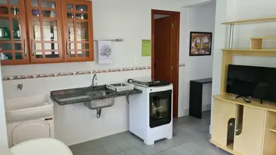 A cozinha ou kitchenette de PRAIA 4 ILHAS Apartamento 1 Quarto a 50M da Praia