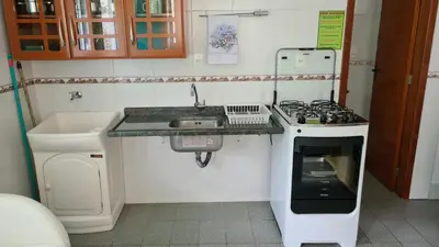 A cozinha ou kitchenette de PRAIA 4 ILHAS Apartamento 1 Quarto a 50M da Praia