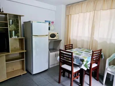 A cozinha ou kitchenette de PRAIA 4 ILHAS Apartamento 1 Quarto a 50M da Praia