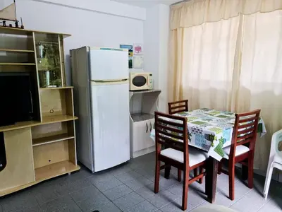 A cozinha ou kitchenette de PRAIA 4 ILHAS Apartamento 1 Quarto a 50M da Praia