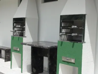 A cozinha ou kitchenette de PRAIA DE 4 ILHAS Apartamento 2 Quartos 50M da Praia Com Vista