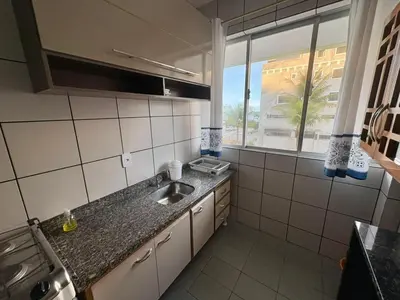 A cozinha ou kitchenette de PRAIA DE 4 ILHAS Apartamento 2 Quartos 50M da Praia Com Vista