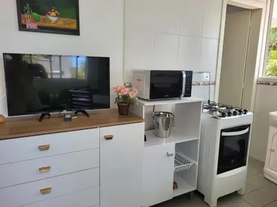 A cozinha ou kitchenette de PRAIA DE 4 ILHAS Apartamento De 1 Quarto a 50M Praia Com Vista