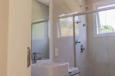 Uma casa de banho em Morada do Estaleiro