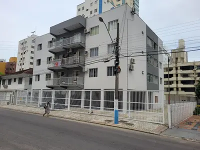 O edifício onde o apartamento está situado