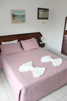 Uma cama ou camas num quarto em Hotel Bela Onda
