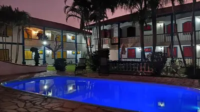 A piscina em ou perto de CONDOMINIO COLONIAL APARTAMENTOS 150M DA PRAIA