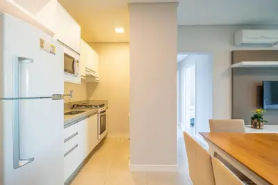 A cozinha ou kitchenette de Apartamento vista para o mar com 02 dormitórios
