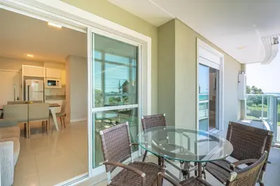 A cozinha ou kitchenette de Apartamento vista para o mar com 02 dormitórios
