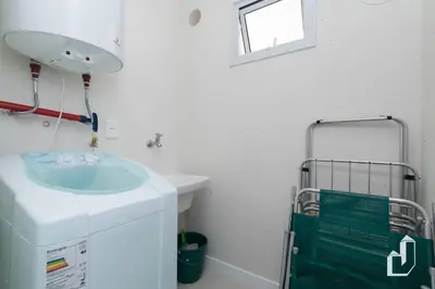 Uma casa de banho em Apartamento com 02 dormitórios