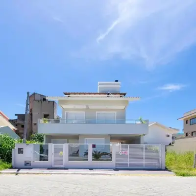 Casa com 05 dormitórios