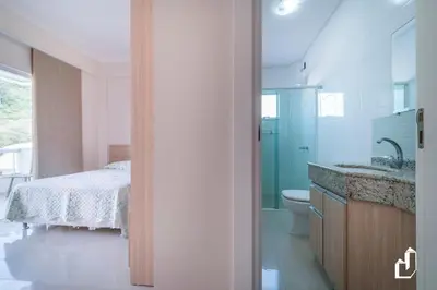 Uma casa de banho em Apartamento com 03 dormitórios