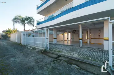 O edifício onde o apartamento está situado