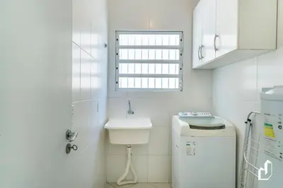Uma casa de banho em Casa com 03 dormitórios na quadra do mar