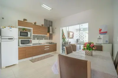 A cozinha ou kitchenette de Casa com piscina e área de lazer com 08 dormitórios
