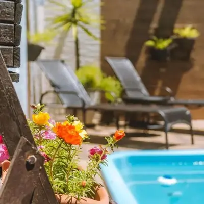 Casa com piscina e área de lazer com 08 dormitórios
