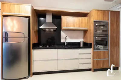 A cozinha ou kitchenette de Lindo apartamento vista mar com 02 suítes