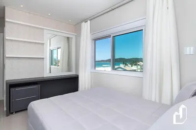 Uma cama ou camas num quarto em Lindo apartamento vista mar com 02 suítes