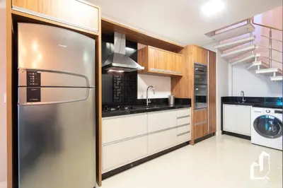 A cozinha ou kitchenette de Lindo apartamento vista mar com 02 suítes
