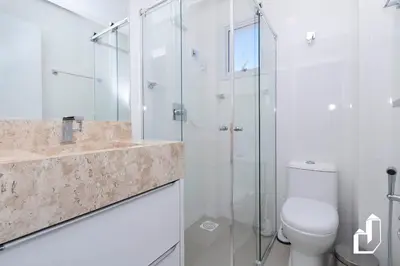 Uma casa de banho em Lindo apartamento vista mar com 02 suítes