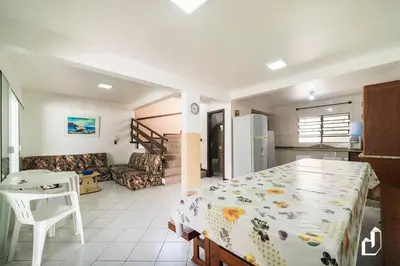 A cozinha ou kitchenette de Casa com 03 dormitórios climatizados com berço