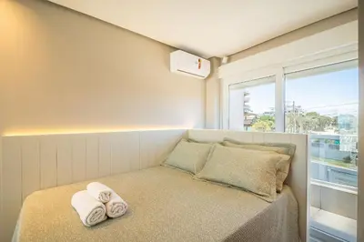 Uma cama ou camas num quarto em Encantadora casa com 02 suítes à beira-mar