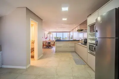 A cozinha ou kitchenette de Encantadora casa com 02 suítes à beira-mar