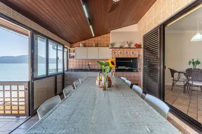 A cozinha ou kitchenette de Casa frente ao Mar de Dentro com pôr do sol único