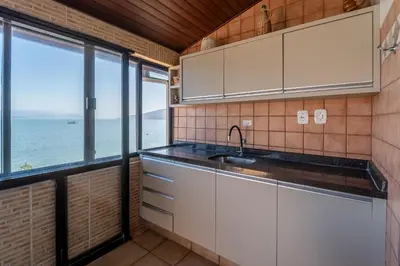 A cozinha ou kitchenette de Casa frente ao Mar de Dentro com pôr do sol único
