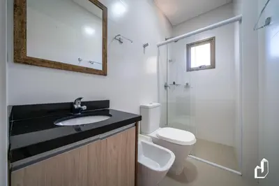Uma casa de banho em Apartamento com 02 dormitórios