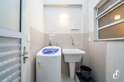 Uma casa de banho em Apartamento térreo com 02 dormitórios