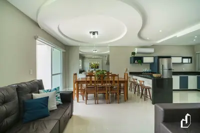 A cozinha ou kitchenette de Duplex com piscina à beira mar e 03 suítes