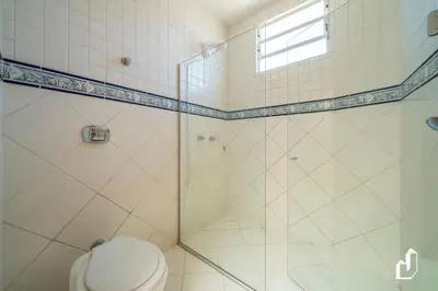 Uma casa de banho em Casa com 05 dormitórios ideal as férias na praia