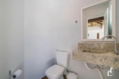 Uma casa de banho em Casa com 05 dormitórios ideal as férias na praia